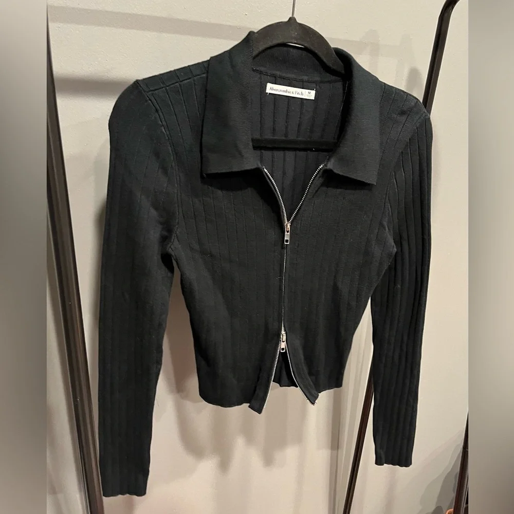 Women’s black Abercrombie and fitch ribbed knit zip up shirt - Picture 3 of 5
